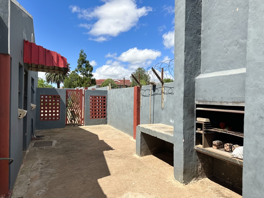 5 Bedroom Property for Sale in Southernwood Eastern Cape